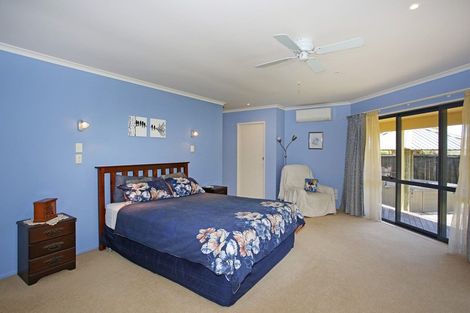 Photo of property in 166 Holmes Road, Waiuku, 2682