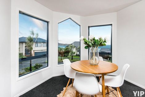 Photo of property in 59 Dress Circle, Newlands, Wellington, 6037