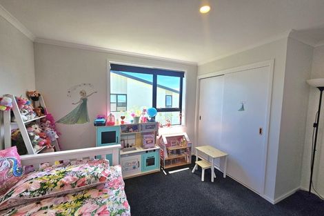 Photo of property in 25 Discovery Place, Marfell, New Plymouth, 4310