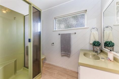 Photo of property in 9 Ellesmere Crescent, Pakuranga Heights, Auckland, 2010