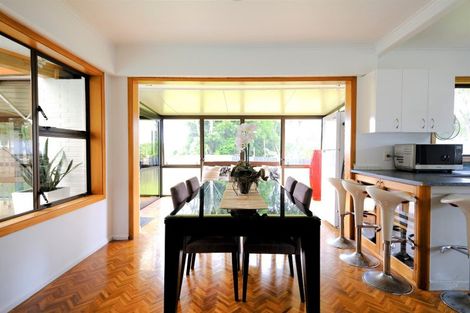 Photo of property in 98 Grande Vue Road, Hillpark, Auckland, 2102