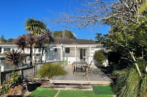 Photo of property in 15 Agincourt Street, Glenfield, Auckland, 0629