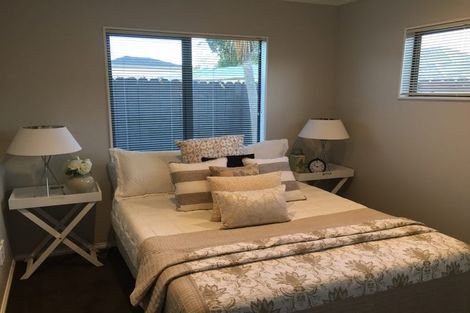 Photo of property in 4 Gossamer Drive, Pakuranga Heights, Auckland, 2010