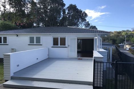 Photo of property in 27 Ellice Road, Totara Vale, Auckland, 0629