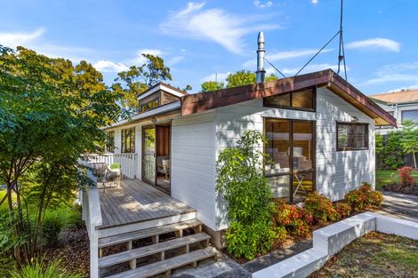 Photo of property in 2 Morlie Place, Torbay, Auckland, 0630