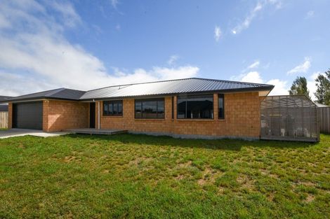 Photo of property in 1 Molesworth Street, Carterton, 5713
