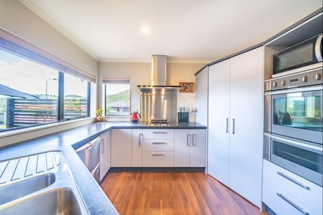 Photo of property in 4 Aragon Grove, Kingsley Heights, Upper Hutt, 5018