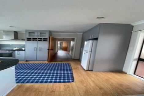 Photo of property in 141 Aviemore Drive, Highland Park, Auckland, 2010