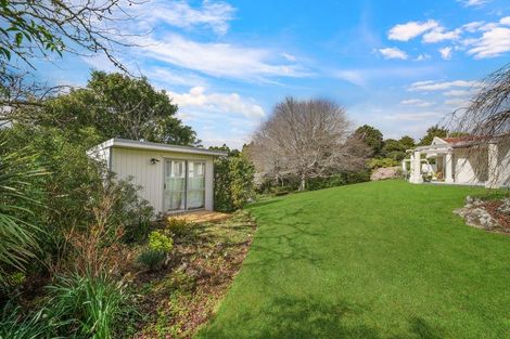 Photo of property in 9 Laingholm Drive, Laingholm, Auckland, 0604