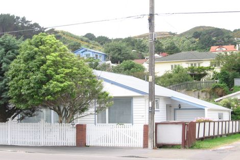 Photo of property in 49 The Parade, Island Bay, Wellington, 6023