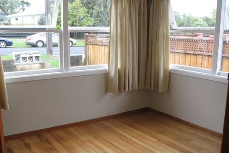 Photo of property in 28-30 Lake Pupuke Drive, Takapuna, Auckland, 0622