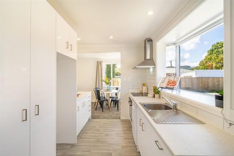 Photo of property in 5a Totara Park Road, Clouston Park, Upper Hutt, 5018