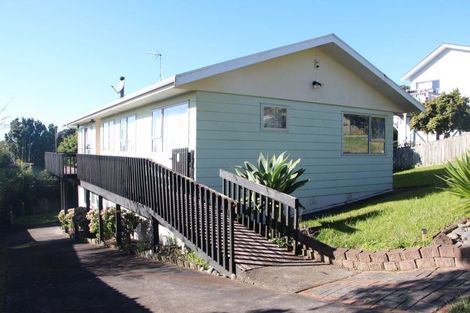 Photo of property in 3 Celeste Place, Totara Vale, Auckland, 0627