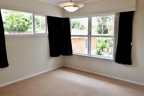 Photo of property in 20 Hillcrest Grove, Hillpark, Auckland, 2102
