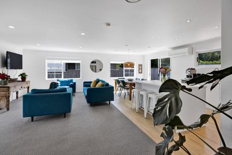 Photo of property in 8 Hussey Street, Oakura, 4314