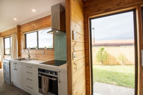 Photo of property in 65 Queens Road, Waikanae Beach, Waikanae, 5036