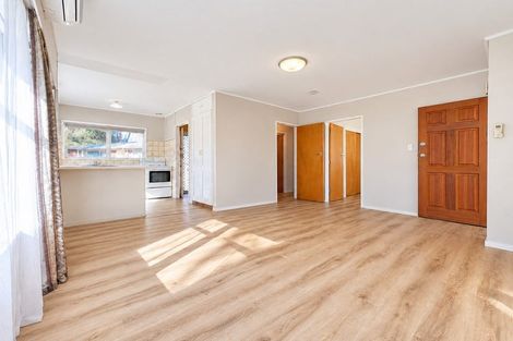 Photo of property in 2/53 Ayton Drive, Totara Vale, Auckland, 0629