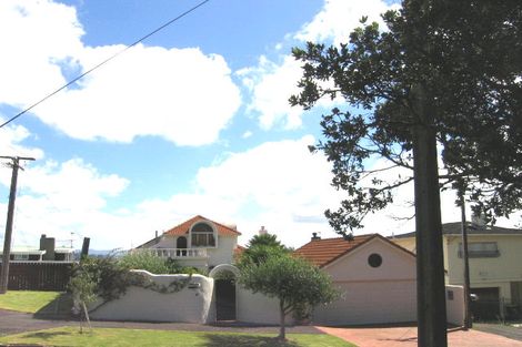 Photo of property in 99 Stanley Point Road, Stanley Point, Auckland, 0624