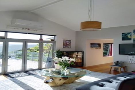 Photo of property in 35 Piha Road, Piha, New Lynn, 0772