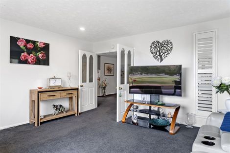 Photo of property in 9 Sheraton Place, Redwood, Christchurch, 8051