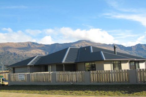 Photo of property in 21 Farrant Drive, Wanaka, 9305