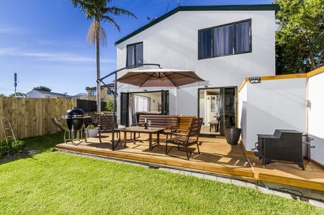 Photo of property in 3a Domain Road, Weymouth, Auckland, 2103