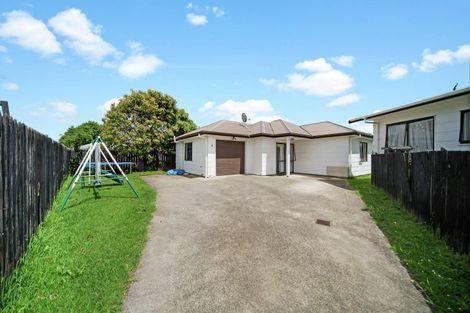 Photo of property in 98 Maplesden Drive, Clendon Park, Auckland, 2103