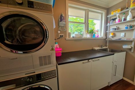 Photo of property in 31 Crewe Crescent, Hokowhitu, Palmerston North, 4410