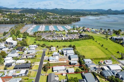 Photo of property in 102 Riverview Road, Whangamata, 3620