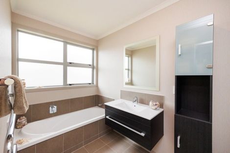 Photo of property in 46 Rosalie Terrace, Kelvin Grove, Palmerston North, 4414