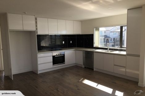 Photo of property in 16 Peony Mews, Oteha, Auckland, 0632