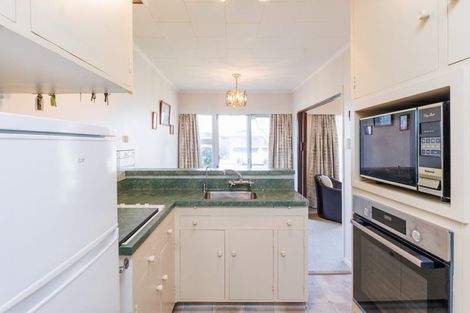 Photo of property in 5 Hollows Crescent, Takaro, Palmerston North, 4412