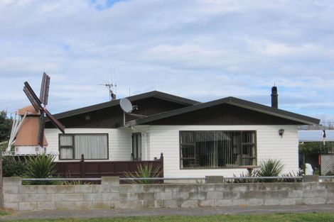 Photo of property in 12 Cousins Avenue East, Foxton Beach, Foxton, 4815