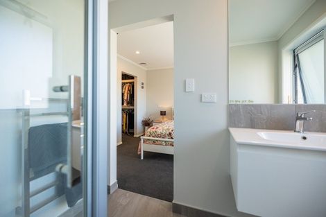 Photo of property in 10 Grenache Way, Kumeu, 0810