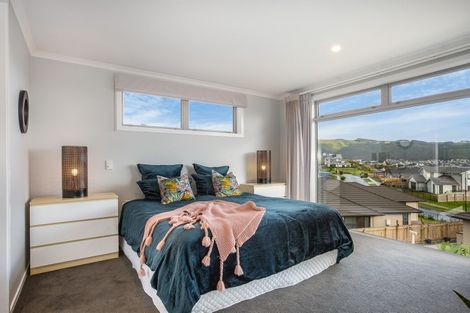 Photo of property in 7 Waitaria Terrace, Aotea, Porirua, 5024