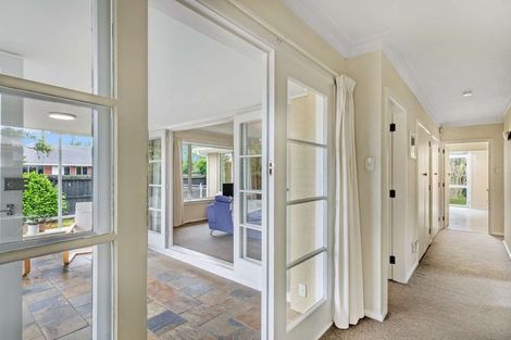 Photo of property in 1 Sevenoaks Drive, Bryndwr, Christchurch, 8053