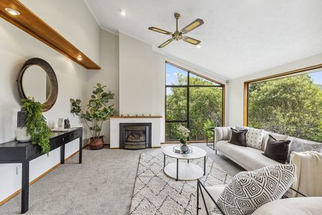 Photo of property in 14a Spicer Place, Tawa, Wellington, 5028