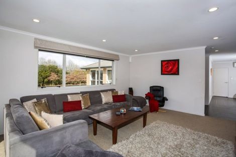 Photo of property in 2 Bob Craig Place, Pukekohe, 2120