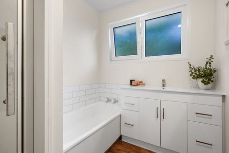 Photo of property in 240 Lake Terrace Road, Shirley, Christchurch, 8061