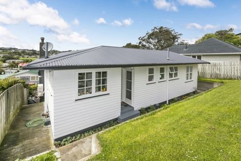 Photo of property in 8 Bellringer Crescent, Newlands, Wellington, 6037