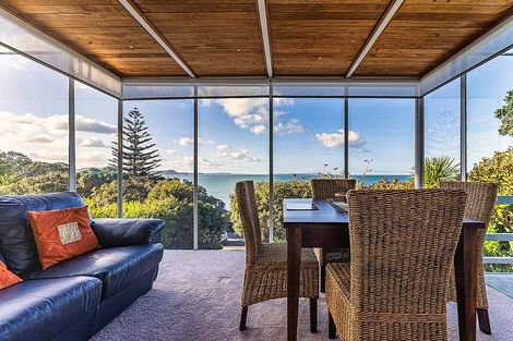 Photo of property in 28 Chelverton Terrace, Red Beach, 0932