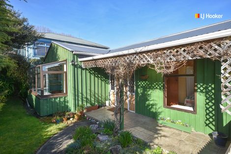 Photo of property in 8 Dickson Street, Macandrew Bay, Dunedin, 9014