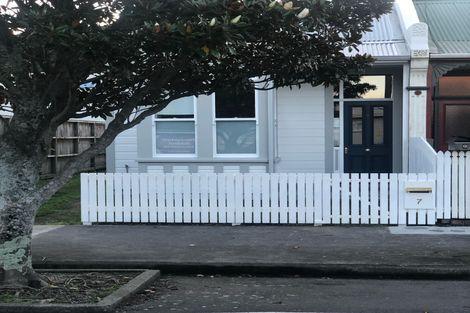 Photo of property in 7 Riddlers Crescent, Petone, Lower Hutt, 5012