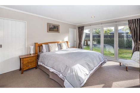 Photo of property in 12 Holbrook Way, Westmorland, Christchurch, 8025