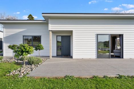Photo of property in 173 Kairau Road, Brixton, New Plymouth, 4373