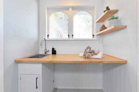 Photo of property in 28 Matuhi Rise, Henderson, Auckland, 0612