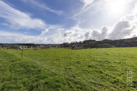 Photo of property in 1242 State Highway 16, Waimauku, 0883