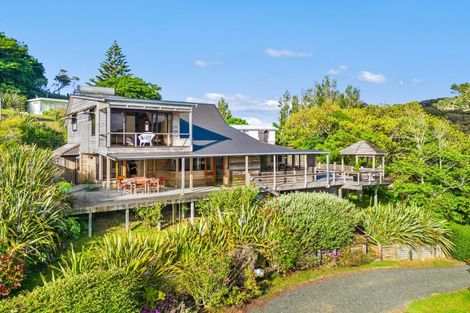 Photo of property in 2 Queens View Road, Russell, 0202