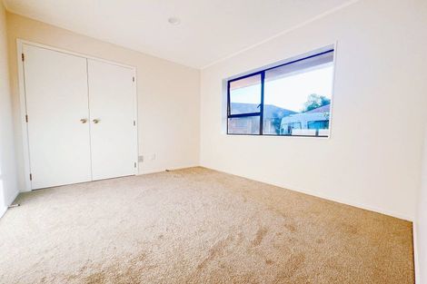 Photo of property in 2/9 Billabong Place, Botany Downs, Auckland, 2010
