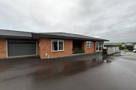 Photo of property in 33 Clemow Road, Fitzroy, New Plymouth, 4312